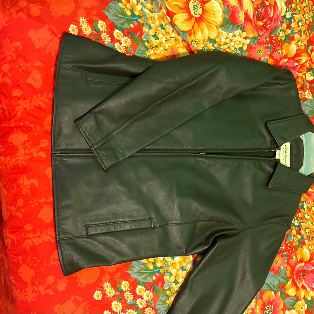 A brown vintage coat very very high-quality ￼.